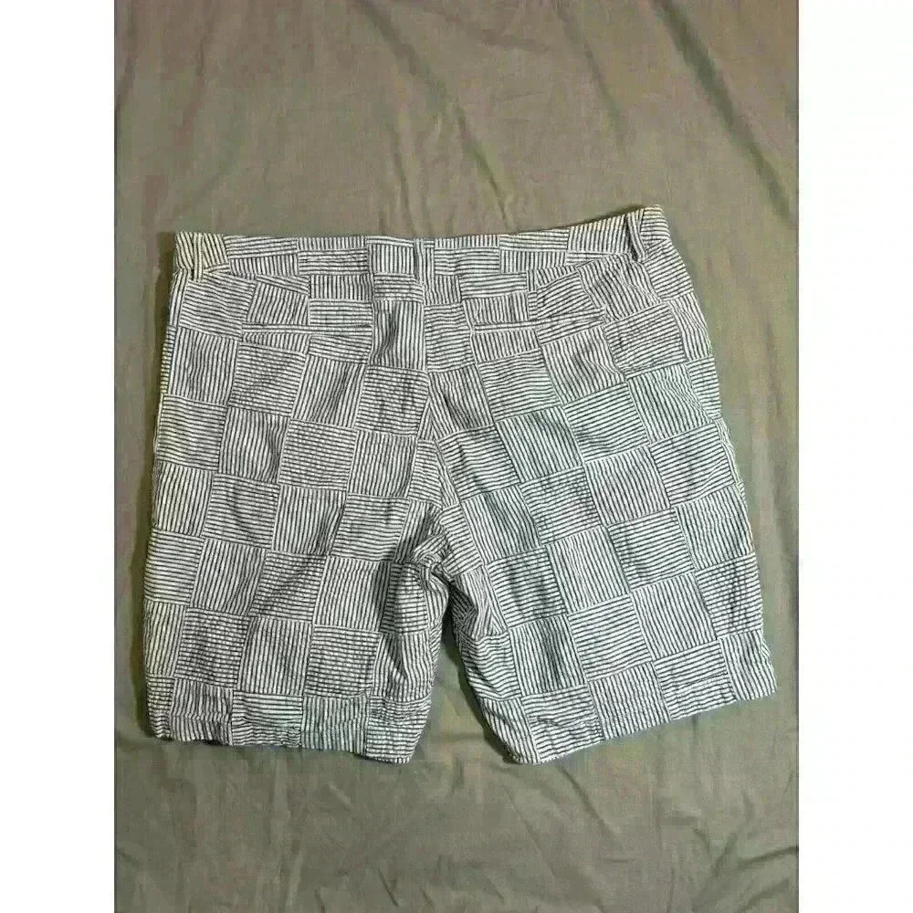 L.L. Bean Favorite Fit Womens 20 Seersucker Patchwork Bermuda Shorts Blue White - Picture 2 of 5